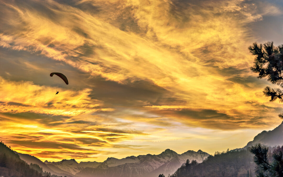 Flug im Sonnenuntergang